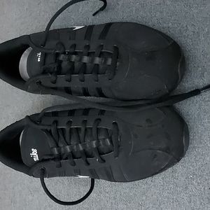 Nike Women's Musqiue III SL Shoe